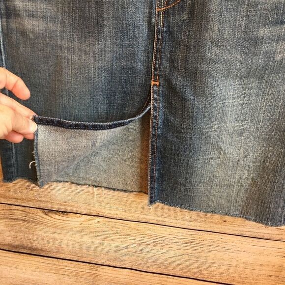 CITIZENS OF HUMANITY JEAN SKIRT WITH RAW HEM - Picture 4 of 9